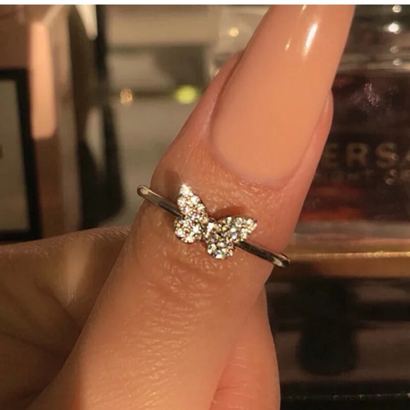 Gorgeous 925 Silver Ring White Sapphire Rings - Picture 3 of 3